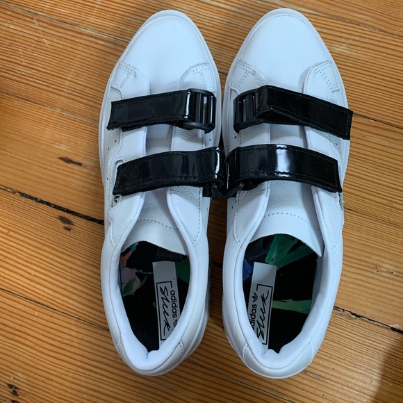 adidas sleek velcro